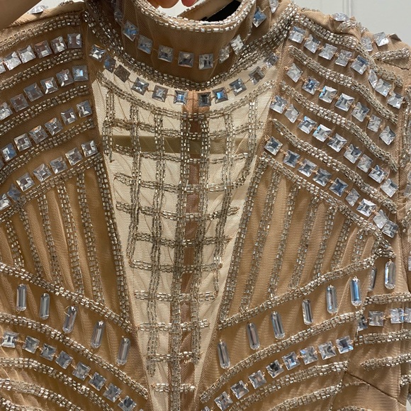 SHOWSTOPPING NEW YEAR’S EVE DRESS - Picture 3 of 9